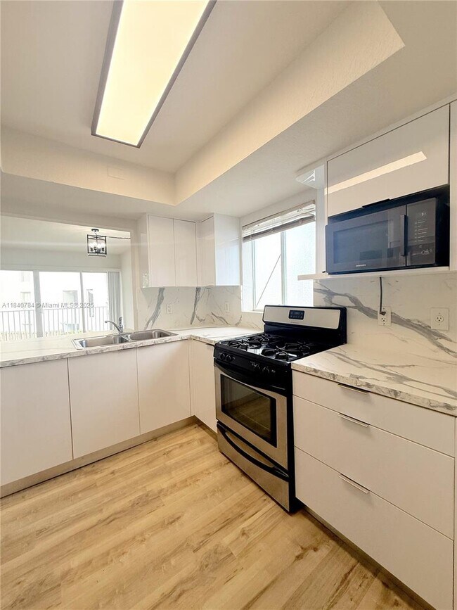 Foto del edificio - 7737 SW 88th St