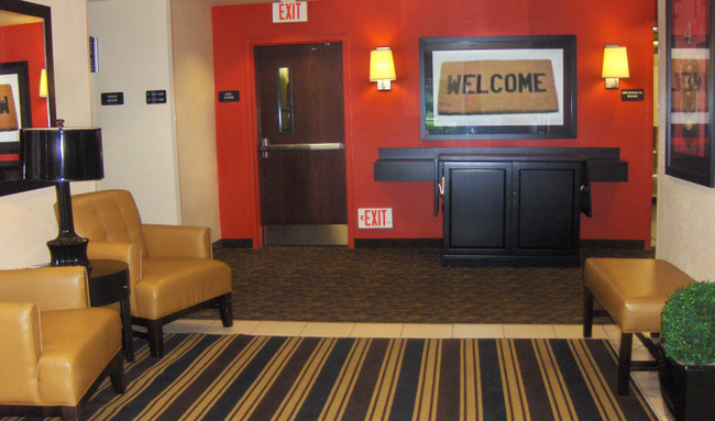 Lobby and Guest Check-in - Furnished Studio - Alpharetta