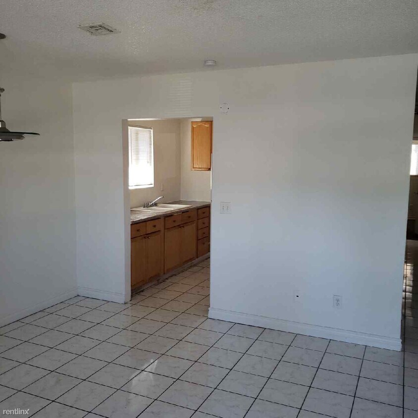 Building Photo - 2 br, 1 bath  - 2225 McCarran St Unit 3