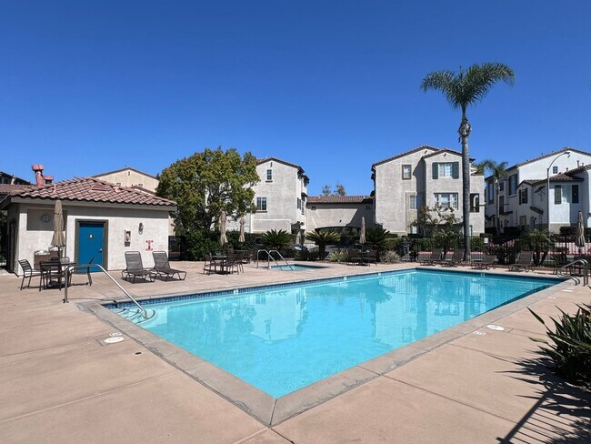 Foto del edificio - Carlsbad Townhome with AC!