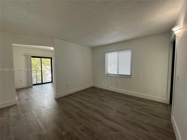 Building Photo - 529 SW 4th St