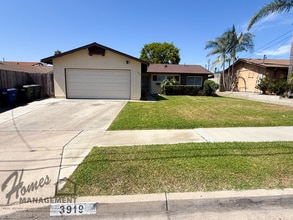 Building Photo - 3919 Las Cruces Ave