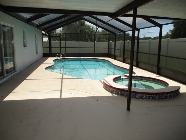 Building Photo - 3006 Annadale Cir