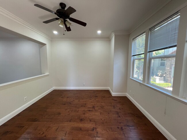 Foto del edificio - Stunning Townhome for Lease in the Heart o...