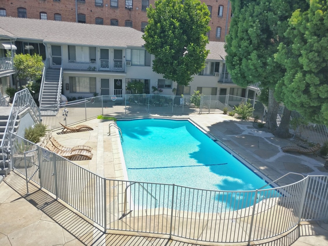Primary Photo - 230 S Coronado St