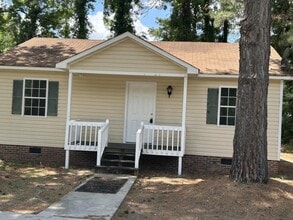 Building Photo - 1727 W Pine Lake Dr