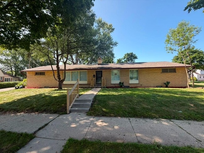 Building Photo - 5629 W Lincoln Creek Dr