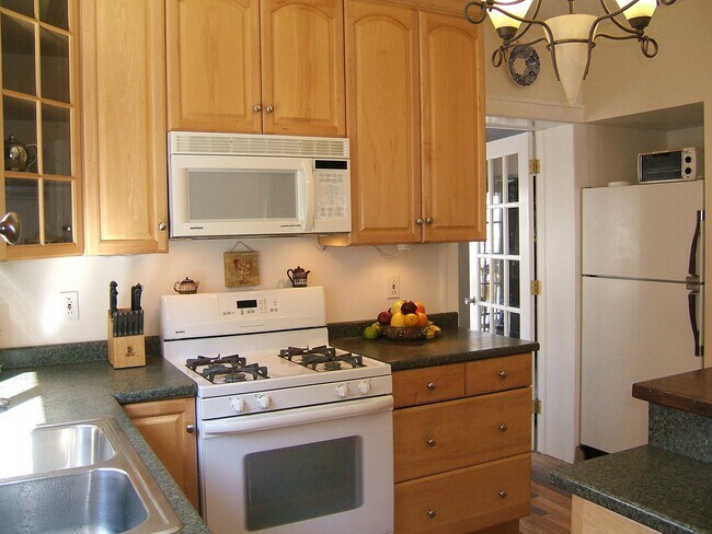 Photo - 2930 N Melvina Ave (Chicago, IL) Apartment