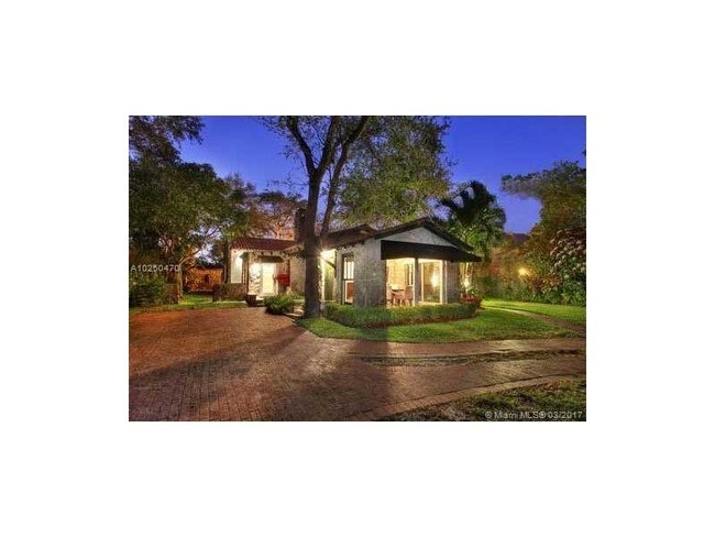 Foto del edificio - 6811 Sunset Dr