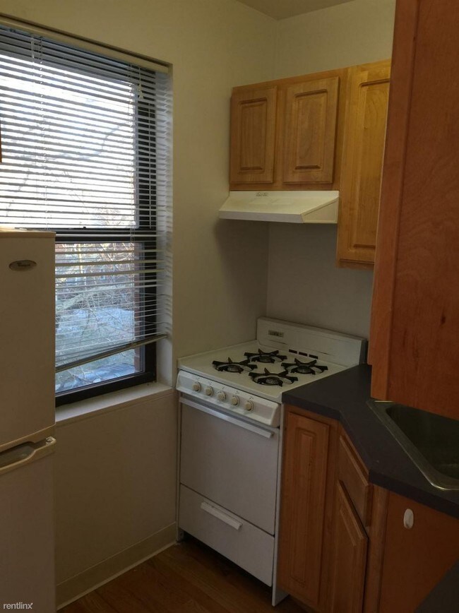 Building Photo - 1 br, 1 bath  - 4012 192nd St