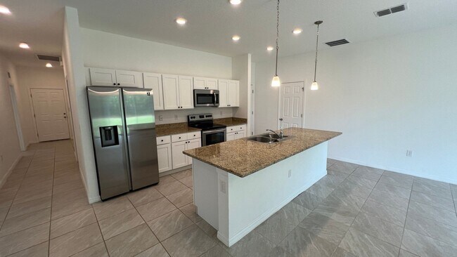 Foto del edificio - Amazing 4 BD/2BA Home in Palm Bay!!