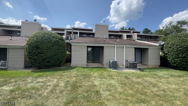 Building Photo - 5 Evergreen Dr