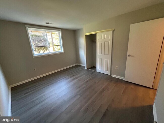 Building Photo - 4592 Conwell Dr