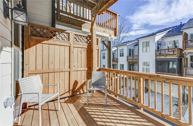 Foto del edificio - 4321 Parkside Pl