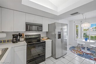 Building Photo - 433 2nd St S