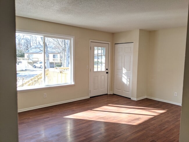 Building Photo - 17550 Sparks Ln