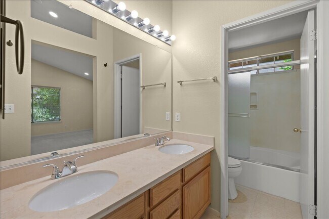 Foto del edificio - 38806 Litchfield Cir