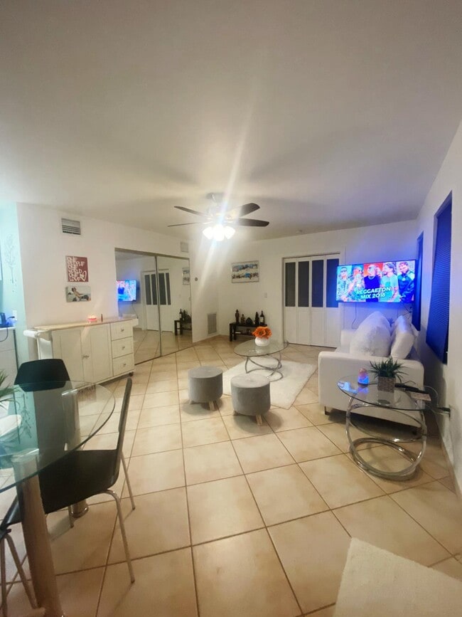 Livingroom - 225 South Dr