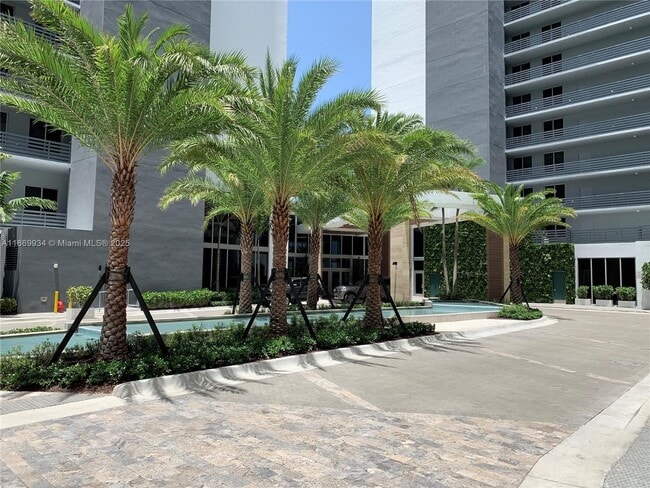 Foto del edificio - 16385 Biscayne Blvd