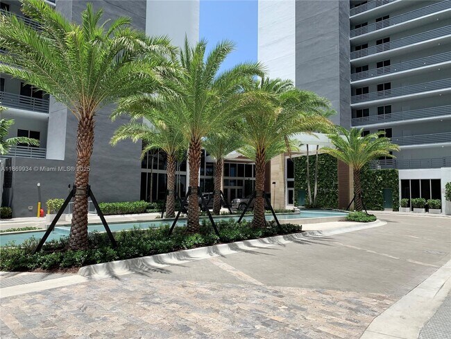 Building Photo - 16385 Biscayne Blvd
