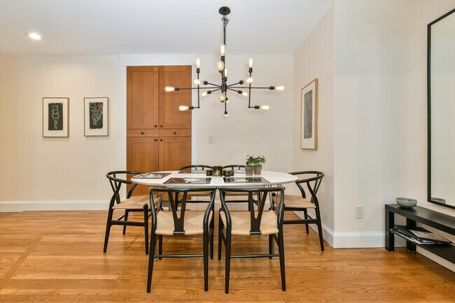 Building Photo - 1038 Beacon St