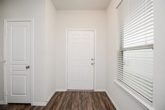 Building Photo - 4414 Iron Horse Dr