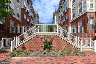 Building Photo - 5120 Donovan Dr