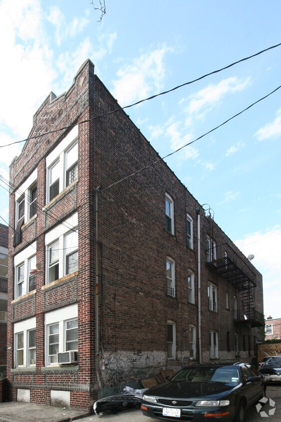 Building Photo - 762 Miller Ave
