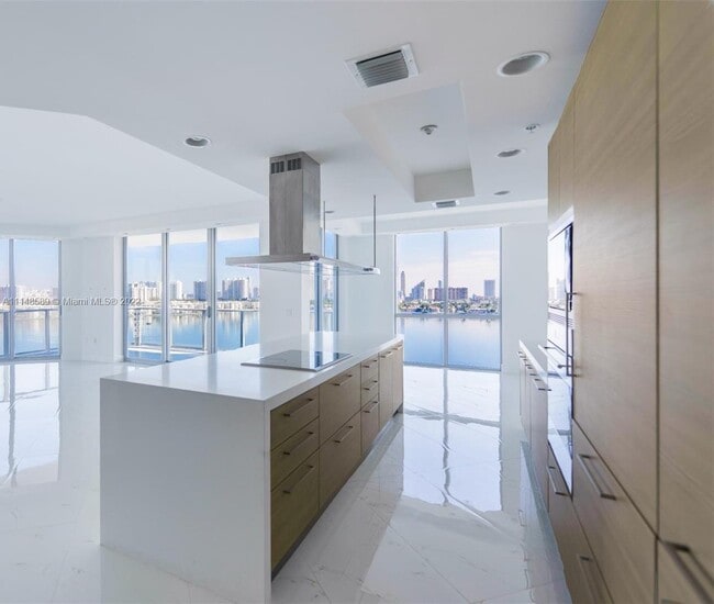 Building Photo - 17111 Biscayne Blvd