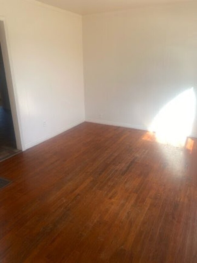 Building Photo - 4624 S Bonham