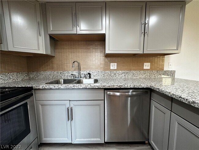 Building Photo - 4300 N Lamont St