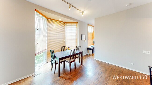 Foto del edificio - 2707 N Lincoln Ave