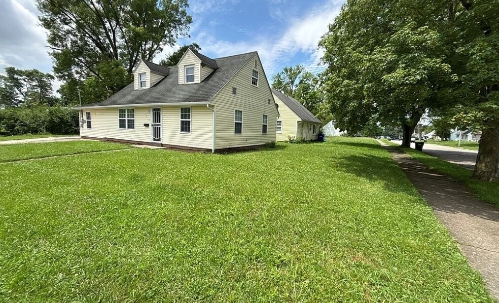 Primary Photo - 2019 Fairport Ave