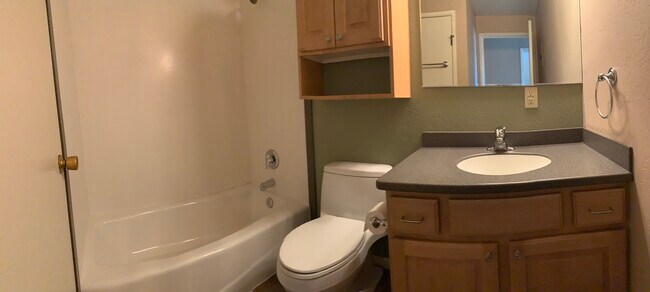 Bath - 411 N Locke Ave