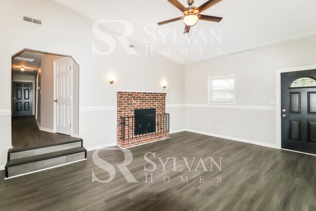 Foto del edificio - Immaculately kept 4 bedroom, 2 bathroom home