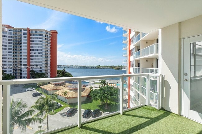 Foto del edificio - 1351 NE Miami Gardens Dr