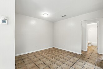 Building Photo - 8611 Valley Ledge Dr