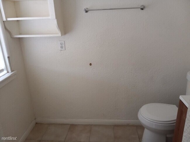 Building Photo - 1 br, 1 bath House - 2009 E Main St Apt D ...