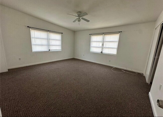 Foto del edificio - 704 38th St W