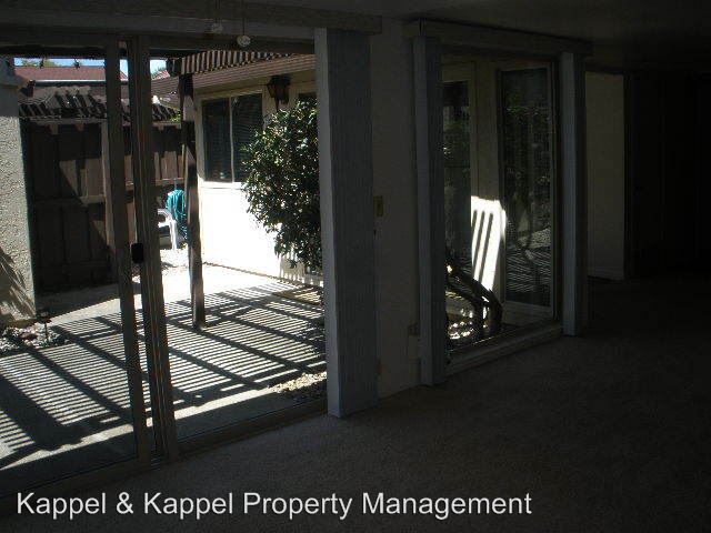 Foto del edificio - 315 Creekview Ct