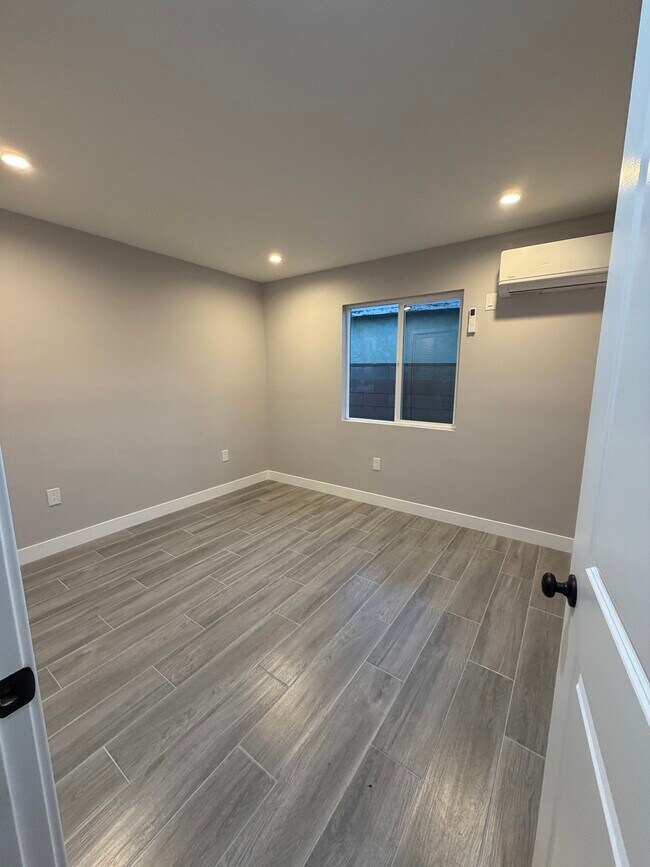 Habitación - 7849 Clybourn Ave