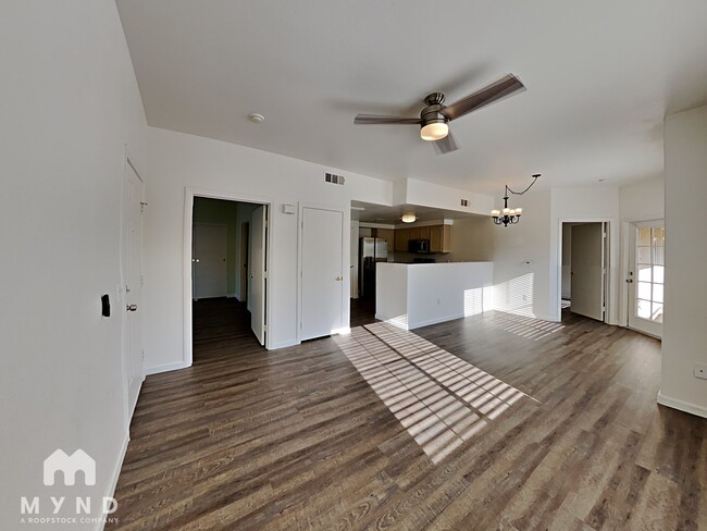Building Photo - 3400 Cabana Dr