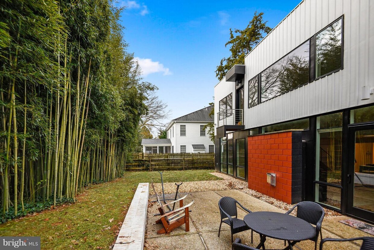 Foto principal - 5814 Phoenix Dr