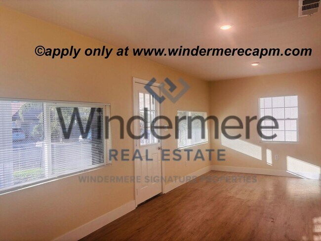 Foto del edificio - Beautifully Remodeled 3 Bedroom, 2 Bath Home on Large Lot Available NOW!