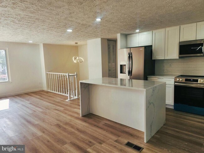 Foto del edificio - 543 Logan St