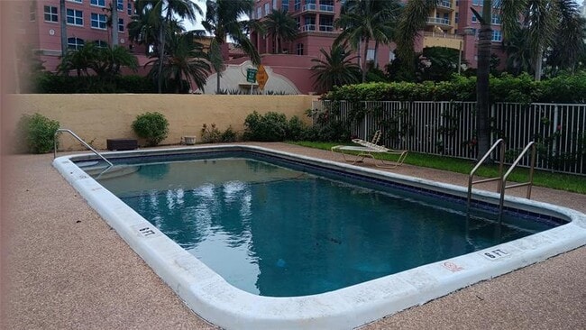 Foto del edificio - 2121 N Ocean Blvd