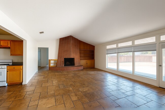 Foto del edificio - 5001 Rockford Dr