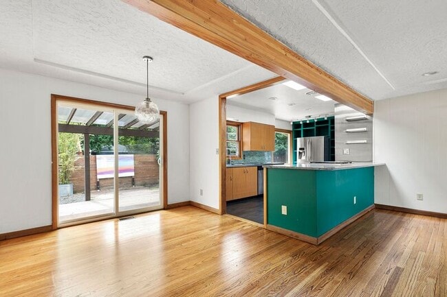 Building Photo - 2948 SE Sherrett St