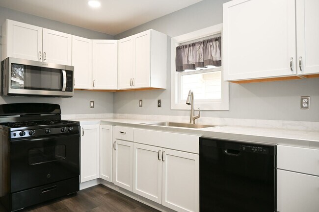 Foto del edificio - Gorgeous 3 Bed 1 Bath Home! Updated Applia...