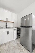 Building Photo - 919 16th Ave N
